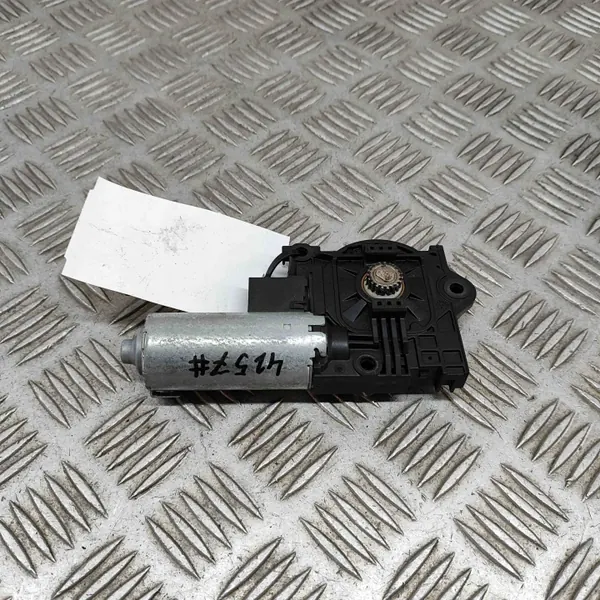 Motor de techo solar Audi A5 OEM 10028299C - Usado image 3