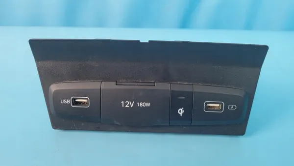 Hyundai Tucson IV USB/AUX-Anschluss OEM 84632-N7100 image 2
