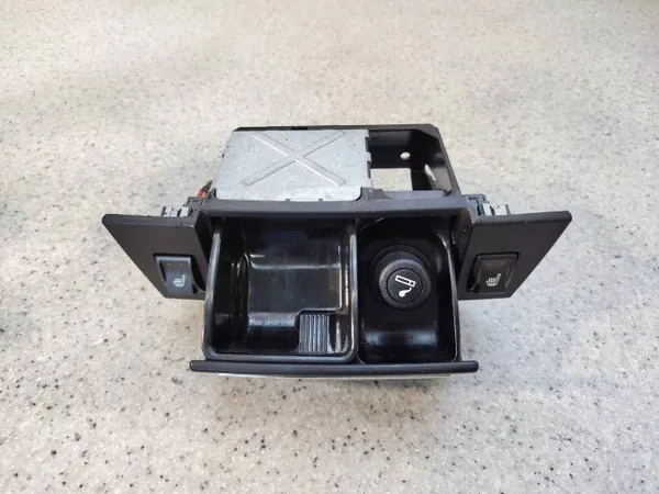 OEM AOP42552 Etutuhkakuppi Chrysler 300C:lle image 3