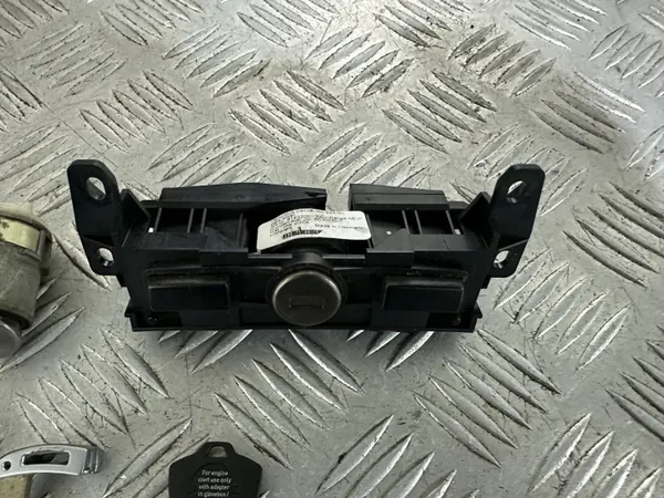Schloss-Einsatz für Kofferraum BMW 7 E65 - OEM Teil image 5
