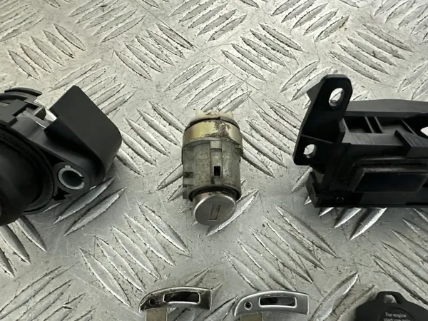 Schloss-Einsatz für Kofferraum BMW 7 E65 - OEM Teil image 6