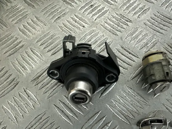 Schloss-Einsatz für Kofferraum BMW 7 E65 - OEM Teil image 8