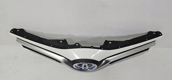 Toyota Yaris III Front Grille 14-17 OEM 53111-0D810 image 5