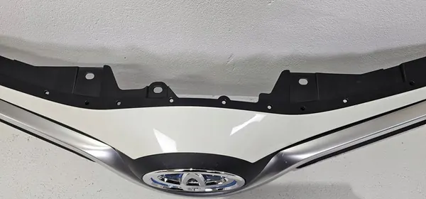 Toyota Yaris III Front Grille 14-17 OEM 53111-0D810 image 7