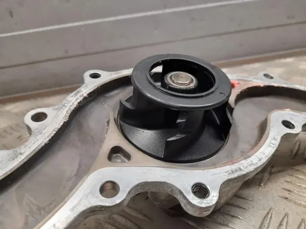 Pompe à eau Chevrolet Camaro OEM 12650538 image 6