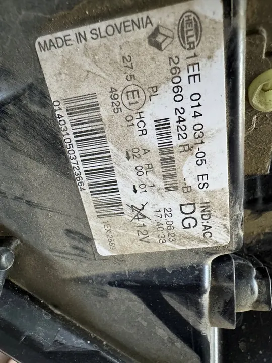 RENAULT DACIA VASEN HEIJASTIN OEM 260602422R image 5