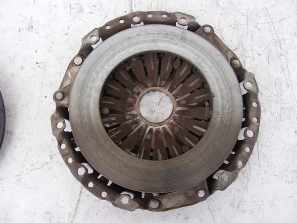 Kytkinlevy LUK BMW E60 520i 525i E46 320i 325i M54 image 9