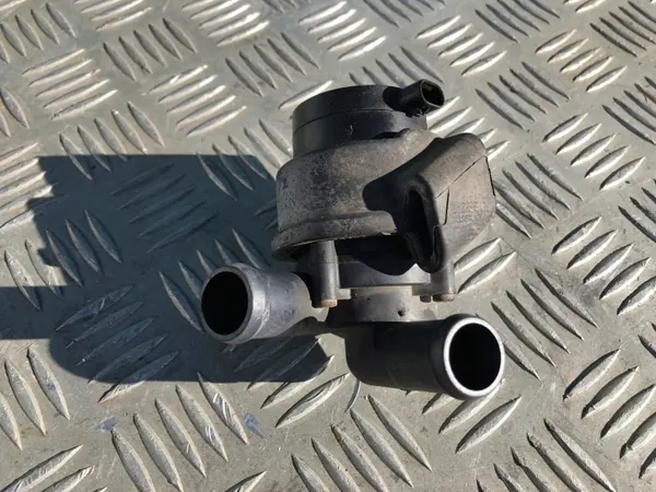 Pompe à eau additionnelle Volvo V60 S60 OEM 1319708 image 2