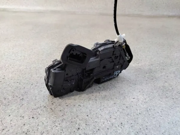 Vänster Bakdörrslås Skoda Superb III Kombi 5TA839015M image 3