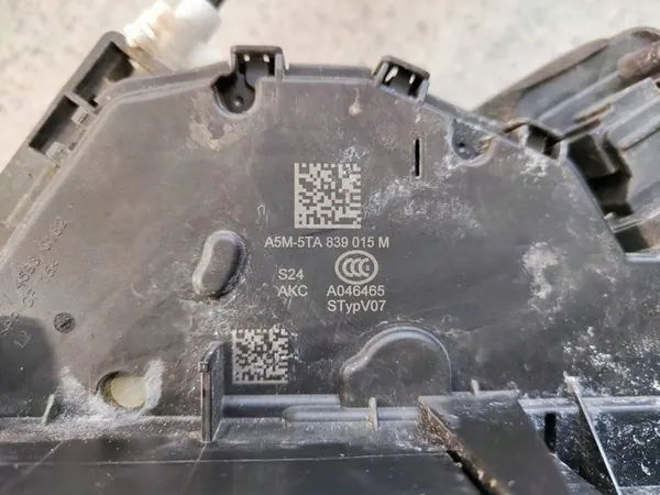 Vänster Bakdörrslås Skoda Superb III Kombi 5TA839015M image 5