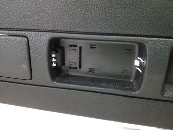 OEM 3V9867761 Skoda Superb B8 Kofferbakplankbeugel image 5