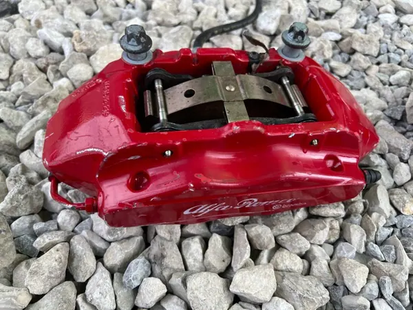 Alfa Romeo Giulia Veloce jarrukit OEM - 330mm image 6
