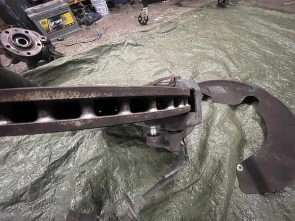 Peugeot 407 Coupé 3.0 HDI etujarrurattaat OEM image 3