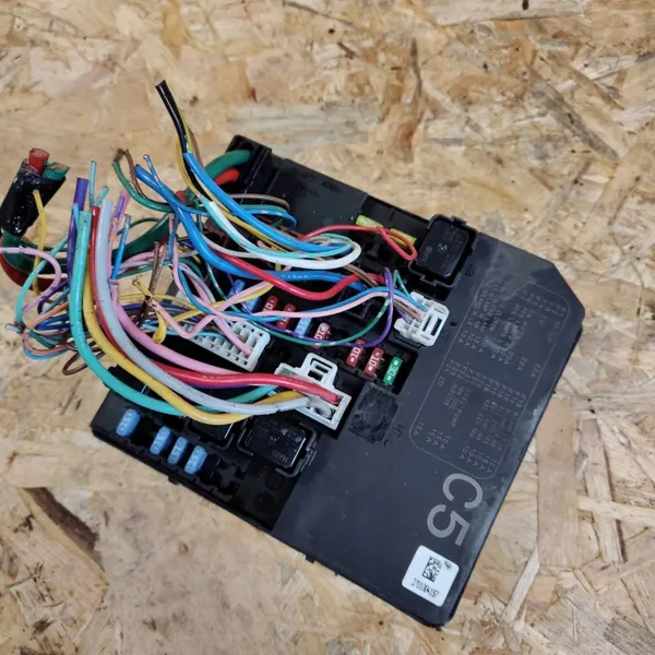 Module BCM Nissan OE 284B71KA0D pour Juke I F15 image 3
