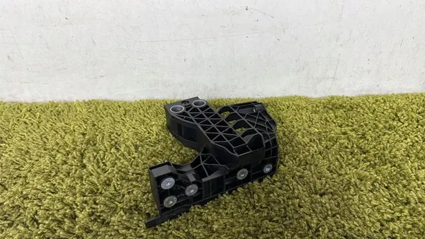 Support de montage avant droit Mercedes W206 C 206 A2066201600 image 2