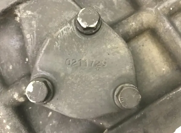 Solaris Motor-Seitendeckel OEM 1731996 - Gebraucht image 7
