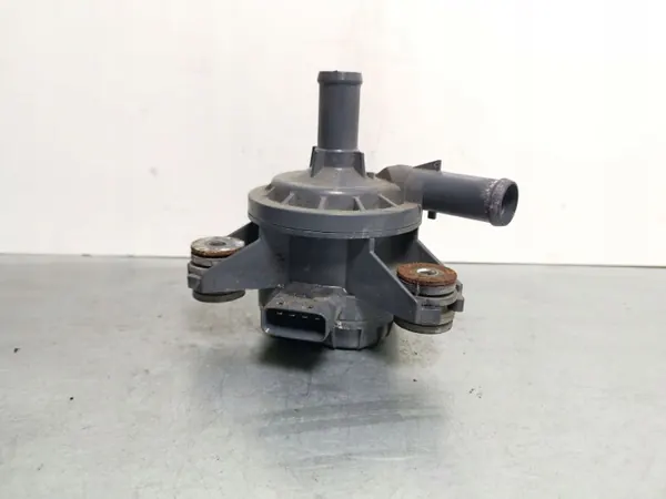 Toyota Auris E180 extra vattenpump OEM FBZ6825 image 2