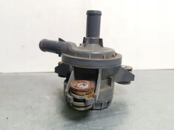 Toyota Auris E180 extra vattenpump OEM FBZ6825 image 3