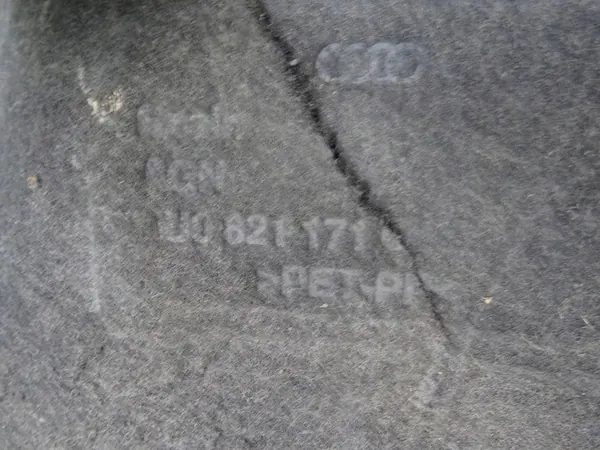 AUDI Q3 8U Front Left Wheel Arch 8U0821171C image 5