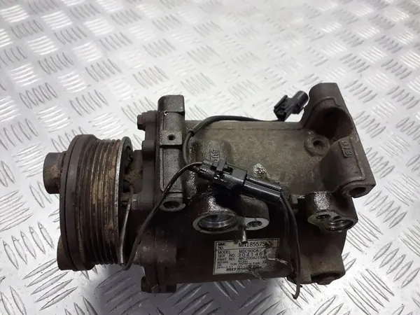 Compresseur de climatisation Mitsubishi Outlander I 2.0 MN185575 image 2