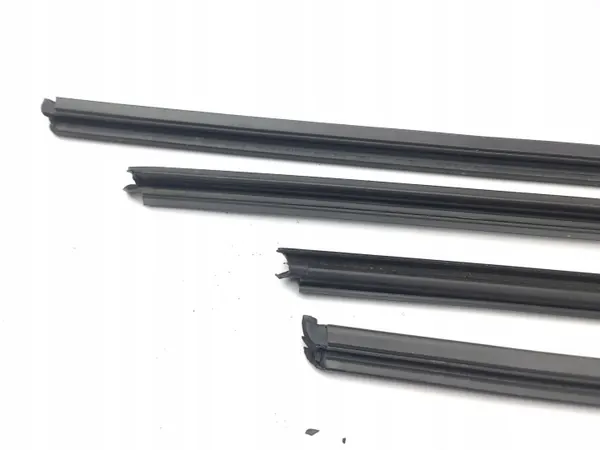 OEM AMD182439 Voorportier raamrubber - Porsche Cayenne image 5