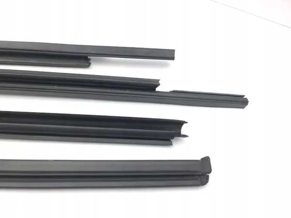 OEM AMD182439 Voorportier raamrubber - Porsche Cayenne image 6