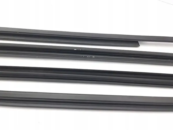 OEM AMD182439 Voorportier raamrubber - Porsche Cayenne image 7