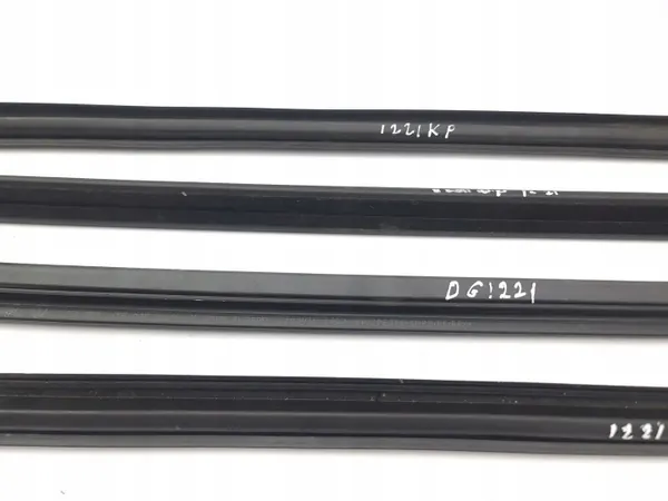 OEM AMD182439 Voorportier raamrubber - Porsche Cayenne image 8
