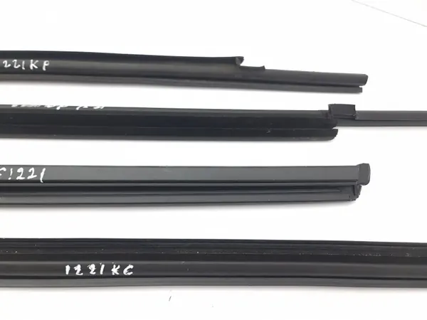 OEM AMD182439 Voorportier raamrubber - Porsche Cayenne image 9