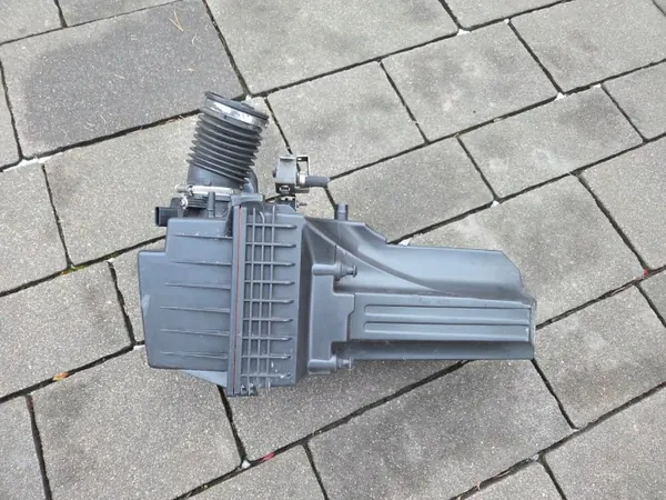 Boîtier Filtre à Air Ford Fiesta MK7 TDCI C1B1-9C662-AB image 4