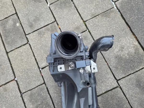 Boîtier Filtre à Air Ford Fiesta MK7 TDCI C1B1-9C662-AB image 7