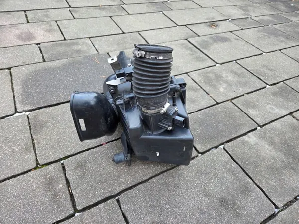 Boîtier Filtre à Air Ford Fiesta MK7 TDCI C1B1-9C662-AB image 8