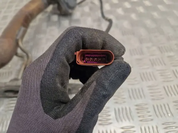 Conector flexible escape OEM 5Q0971068 - Usado image 8