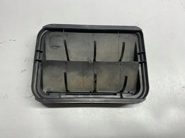 Renault Clio IV Ventilationsgallret OEM 7700838 image 2