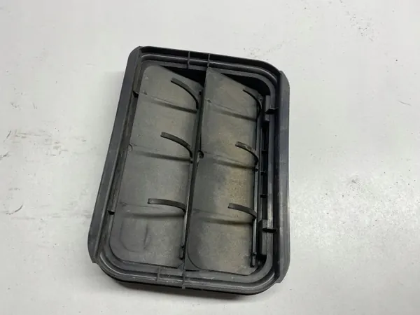 Renault Clio IV Ventilationsgallret OEM 7700838 image 3