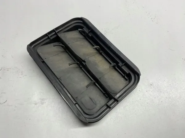 Renault Clio IV Ventilationsgallret OEM 7700838 image 4