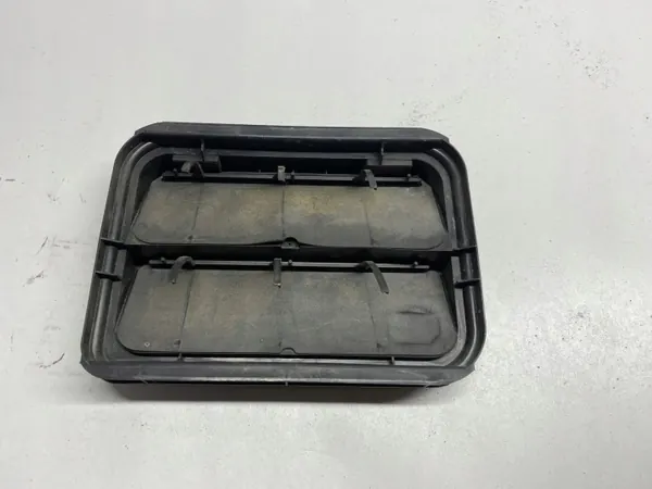 Renault Clio IV Ventilationsgallret OEM 7700838 image 5