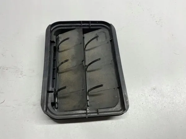 Renault Clio IV Ventilationsgallret OEM 7700838 image 7