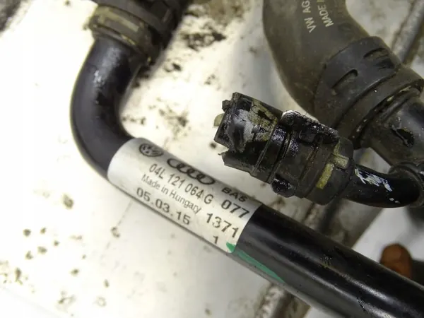 Colector de Admisión Audi OE Usado OEM 04L129766H image 9