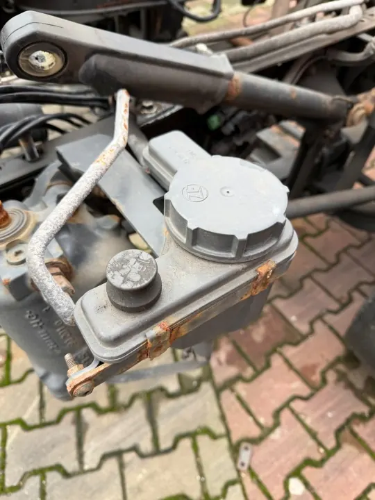 Mercedes Servolenkungsbehälter OEM Atego 3 Euro 6 image 3