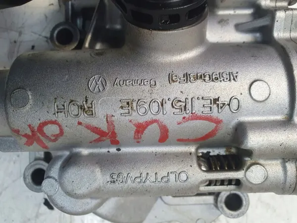 Oljepump VW Golf VII 1.4 TSI OEM 04E115109E image 3