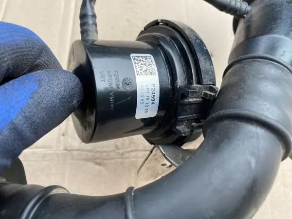 Gebrauchter AdBlue-Einfüllstutzen OEM L29651BA Mercedes GLC image 4