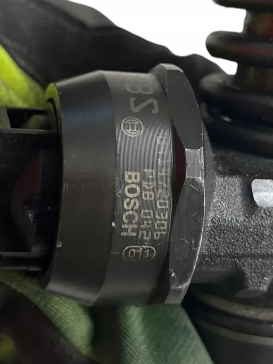 Iniettore carburante Volkswagen PASSAT B6 2007 OEM 038130073BK image 4