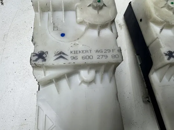 Mecanismo de bloqueio da porta esquerda PEUGEOT 1007 image 3