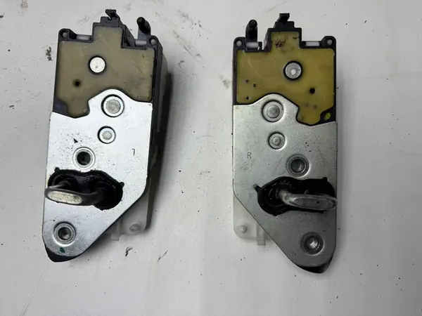 Mecanismo de bloqueio da porta esquerda PEUGEOT 1007 image 4