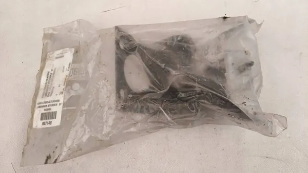 Land Rover Defender Halterung OEM T230484 image 2