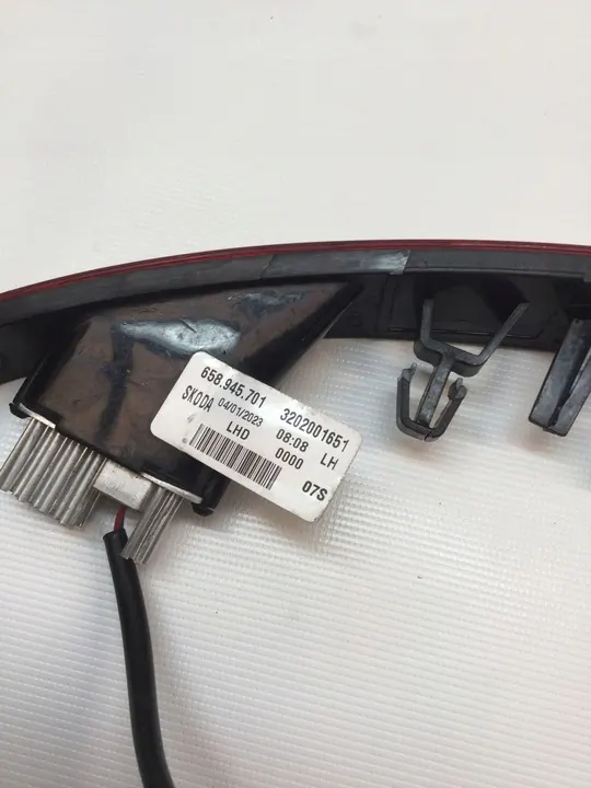 Lanterna de neblina traseira lado esquerdo Skoda Kamiq 658.945.701 image 4