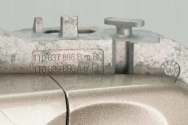 Takakannen oikea ulko-ovikahva VW Touran 1T0837886B image 7