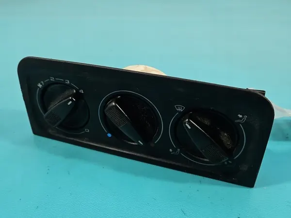 Painel de ventilação VW GOLF III 1H0820045 image 2