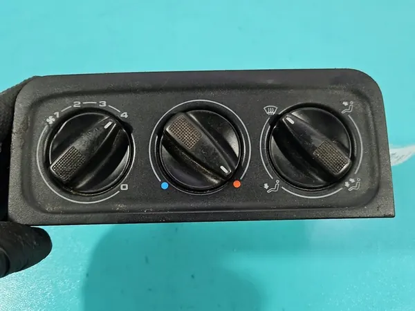 Painel de ventilação VW GOLF III 1H0820045 image 3